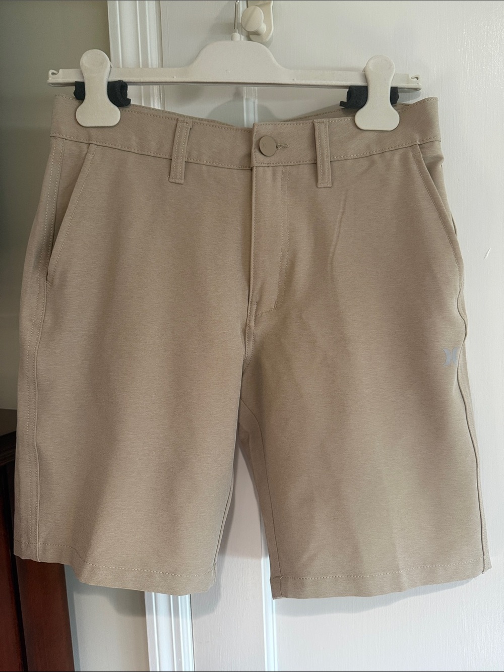 Hurley Men's Flat Front Shorts in Tan size 28